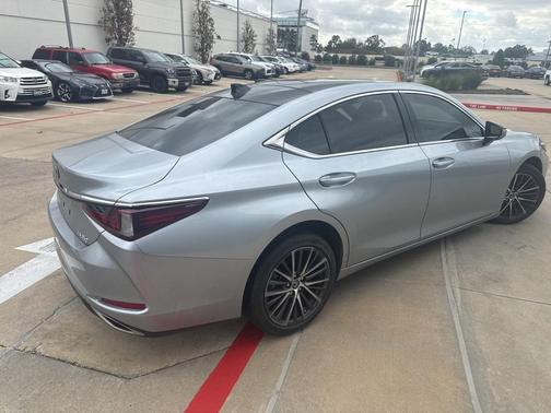 2023 Lexus ES 350 Base