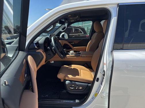 2025 Lexus LX 600 Luxury