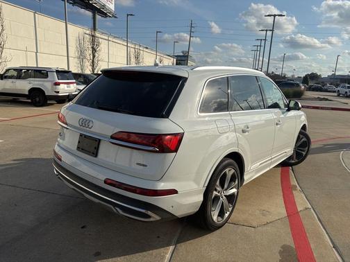2022 Audi Q7 55 Premium Plus