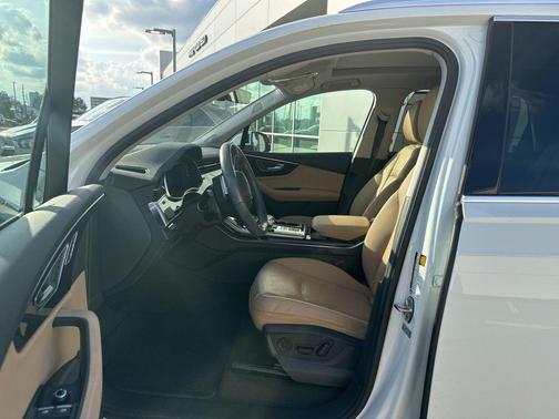 2022 Audi Q7 55 Premium Plus