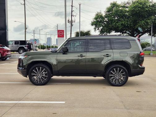 Green 2025 Lexus GX 550 Luxury+