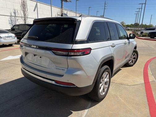Silver 2022 Jeep Grand Cherokee Limited