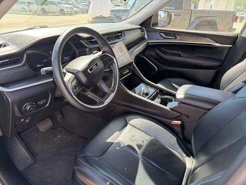 Silver 2022 Jeep Grand Cherokee Limited