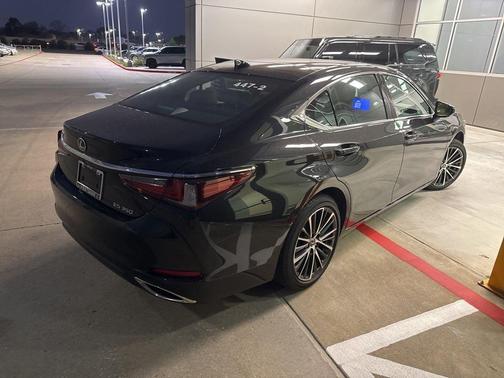 2025 Lexus ES 350 Base