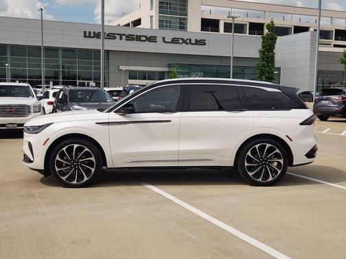 White Platinum Metallic Tri-Coat 2024 Lincoln Nautilus Black Label