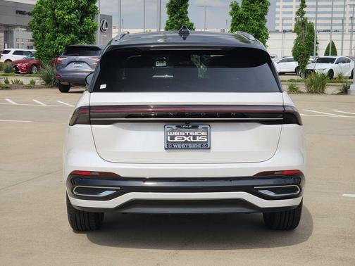 White Platinum Metallic Tri-Coat 2024 Lincoln Nautilus Black Label