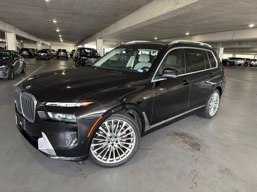 Black Sapphire Metallic 2025 BMW X7 xDrive40i