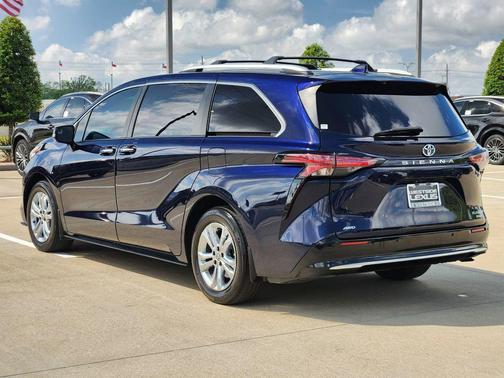 2022 Toyota Sienna Platinum