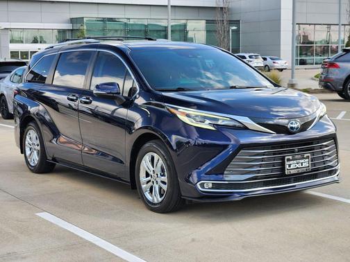 2022 Toyota Sienna Platinum