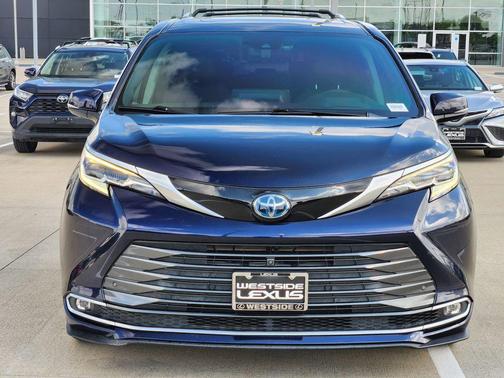 2022 Toyota Sienna Platinum