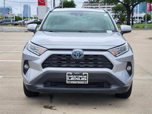 2020 Toyota RAV4 Hybrid XLE