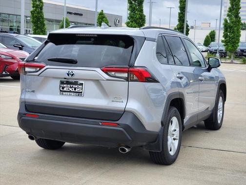 2020 Toyota RAV4 Hybrid XLE
