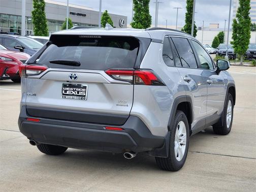 2020 Toyota RAV4 Hybrid XLE