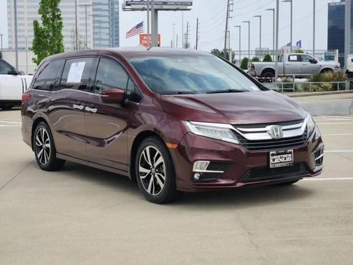 Red 2018 Honda Odyssey Elite