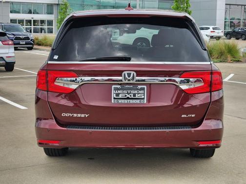 Red 2018 Honda Odyssey Elite