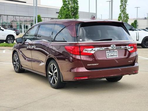 Red 2018 Honda Odyssey Elite