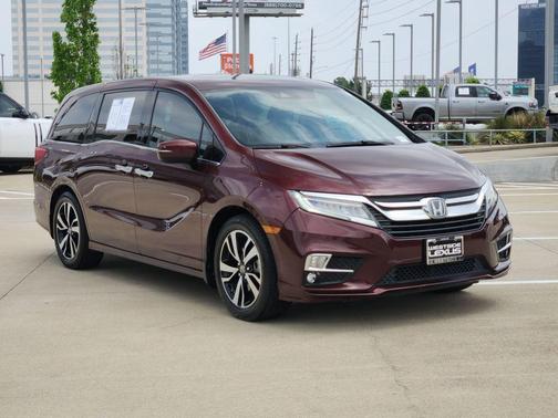 Red 2018 Honda Odyssey Elite