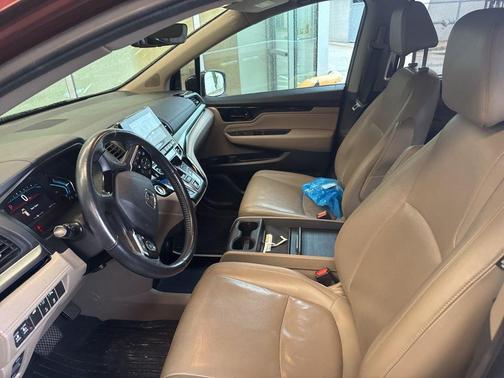 Red 2018 Honda Odyssey Elite