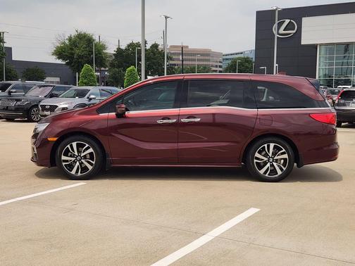 Red 2018 Honda Odyssey Elite