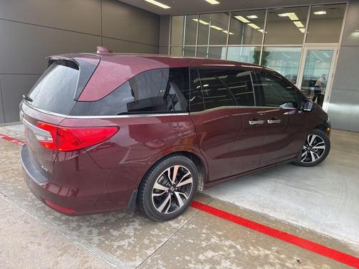 Red 2018 Honda Odyssey Elite
