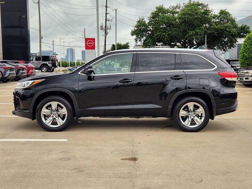Black 2018 Toyota Highlander Limited