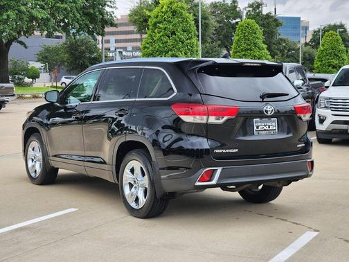 Black 2018 Toyota Highlander Limited