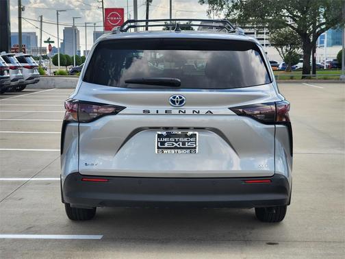 2025 Toyota Sienna XLE 8 Passenger