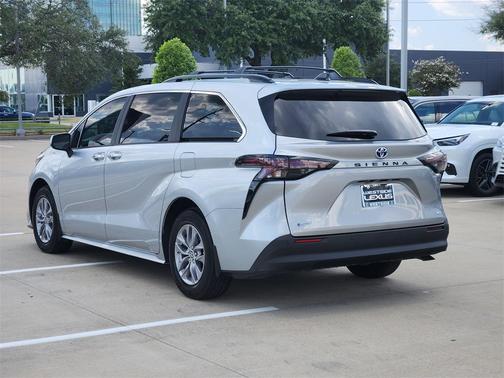 2025 Toyota Sienna XLE 8 Passenger