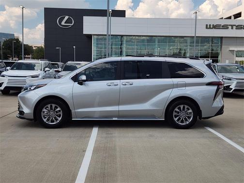 2025 Toyota Sienna XLE 8 Passenger
