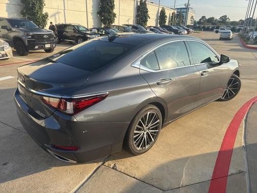 2023 Lexus ES 350 Base