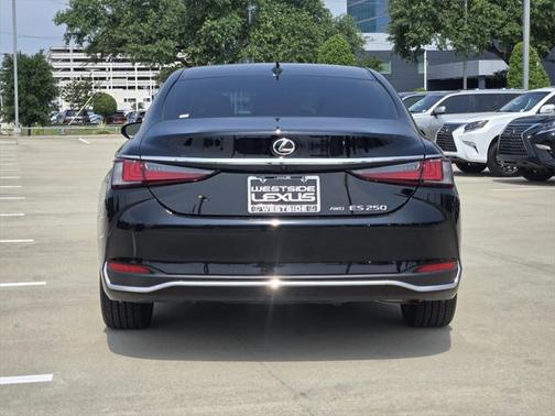 2024 Lexus ES 300h Luxury
