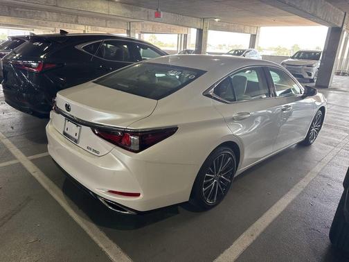 2025 Lexus ES 350 Base