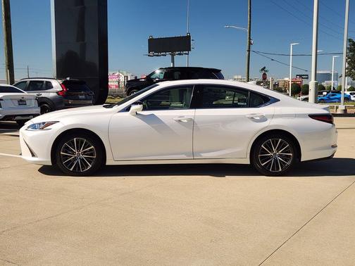 2025 Lexus ES 350 Base