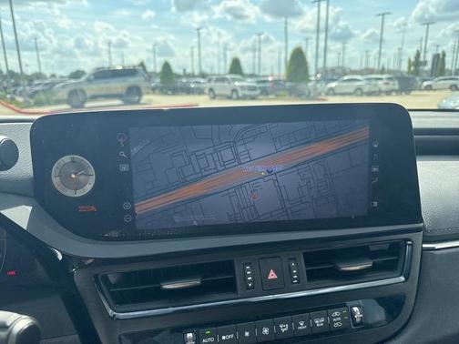 2022 Lexus ES 300h Ultra Luxury