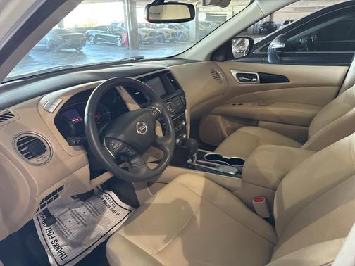 2017 Nissan Pathfinder SV