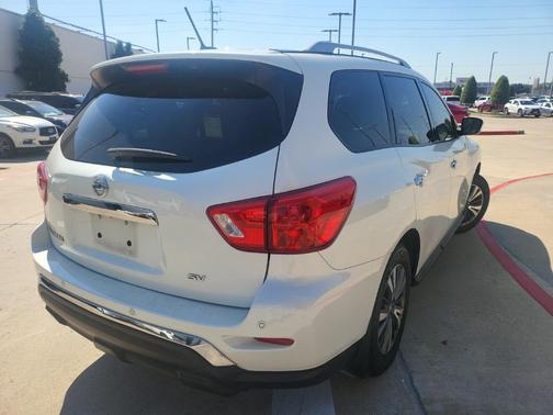 2017 Nissan Pathfinder SV