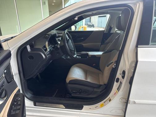 Eminent White Pearl 2019 Lexus ES 350 Base