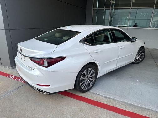 Eminent White Pearl 2019 Lexus ES 350 Base