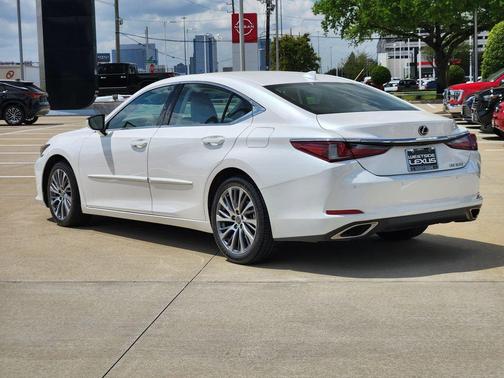White 2019 Lexus ES 350 Base