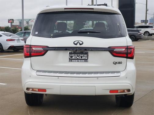 2022 INFINITI QX80 Luxe