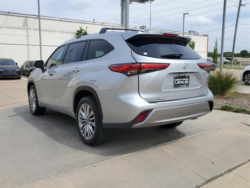 2023 Toyota Highlander Platinum