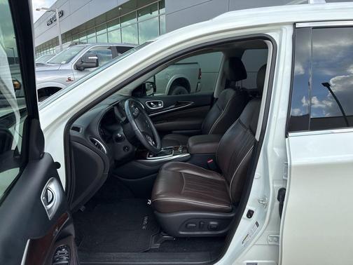 Majestic 2017 INFINITI QX60 Base