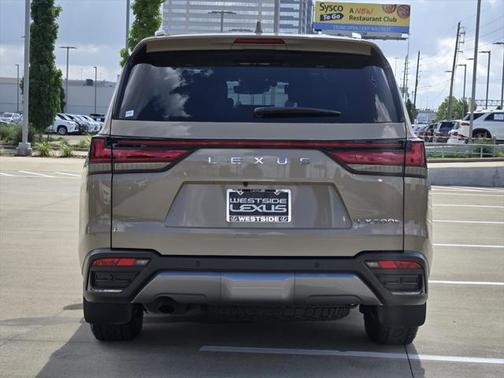 2025 Lexus LX 700h Overtrail