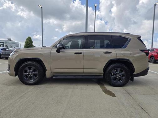 2025 Lexus LX 700h Overtrail