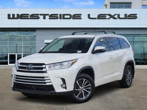 White 2018 Toyota Highlander XLE