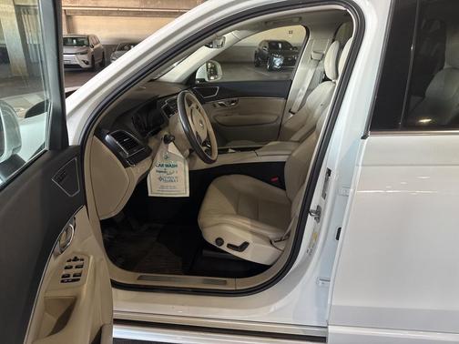 2020 Volvo XC90 T6 Momentum