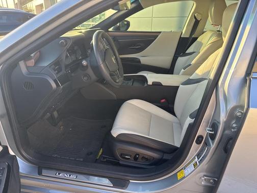 2023 Lexus ES 350 Base