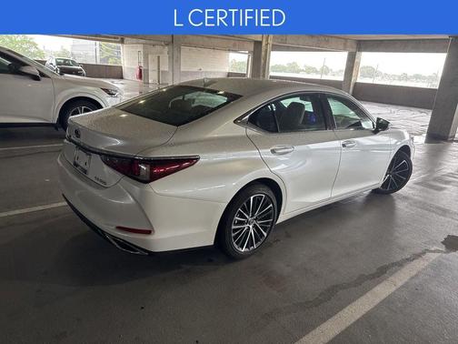 Eminent White Pearl 2025 Lexus ES 350 Base
