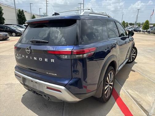 2022 Nissan Pathfinder Platinum 2WD