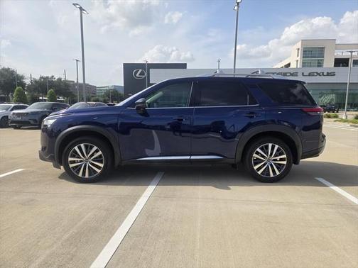 2022 Nissan Pathfinder Platinum 2WD